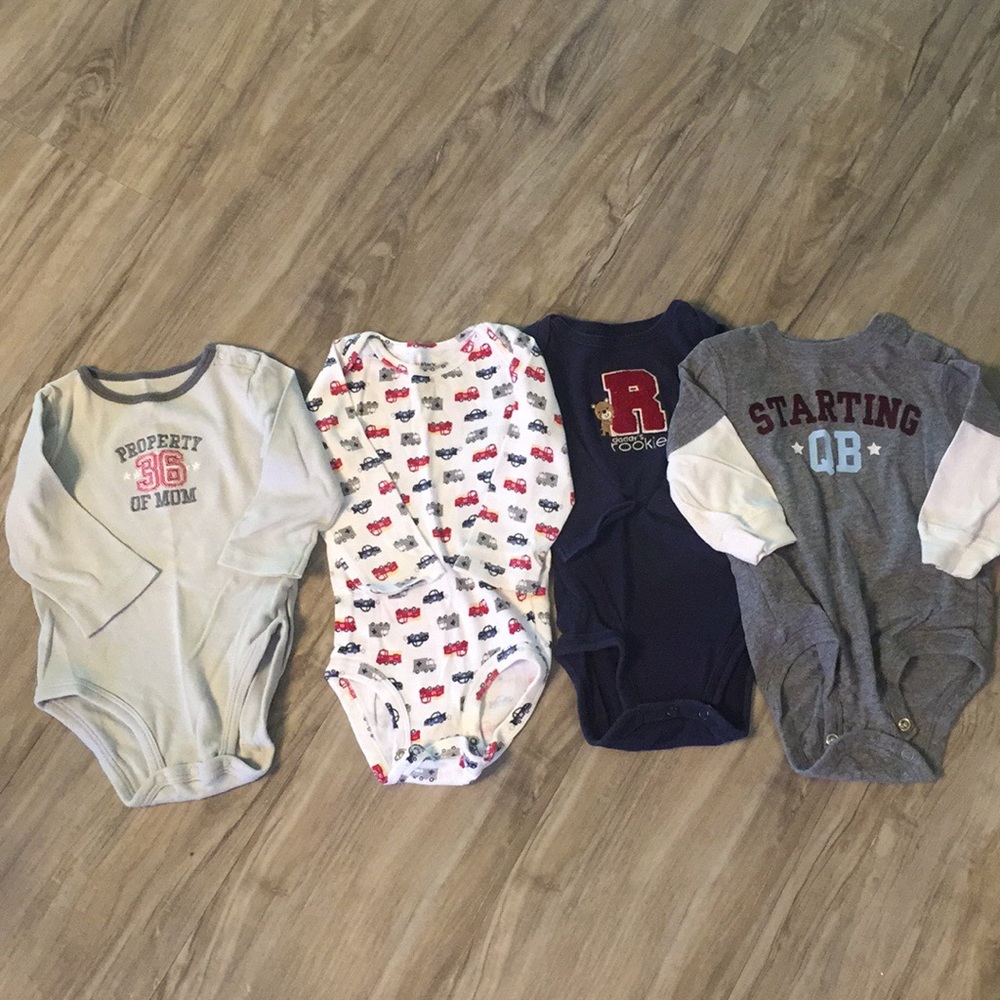 5 piece Long sleeve bodysuit Bundle 9Mo.